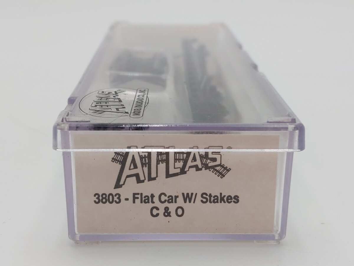Atlas 3803 N Scale Chasapeake & ohio Flat Car W/ Stakes #80475 LN/Box