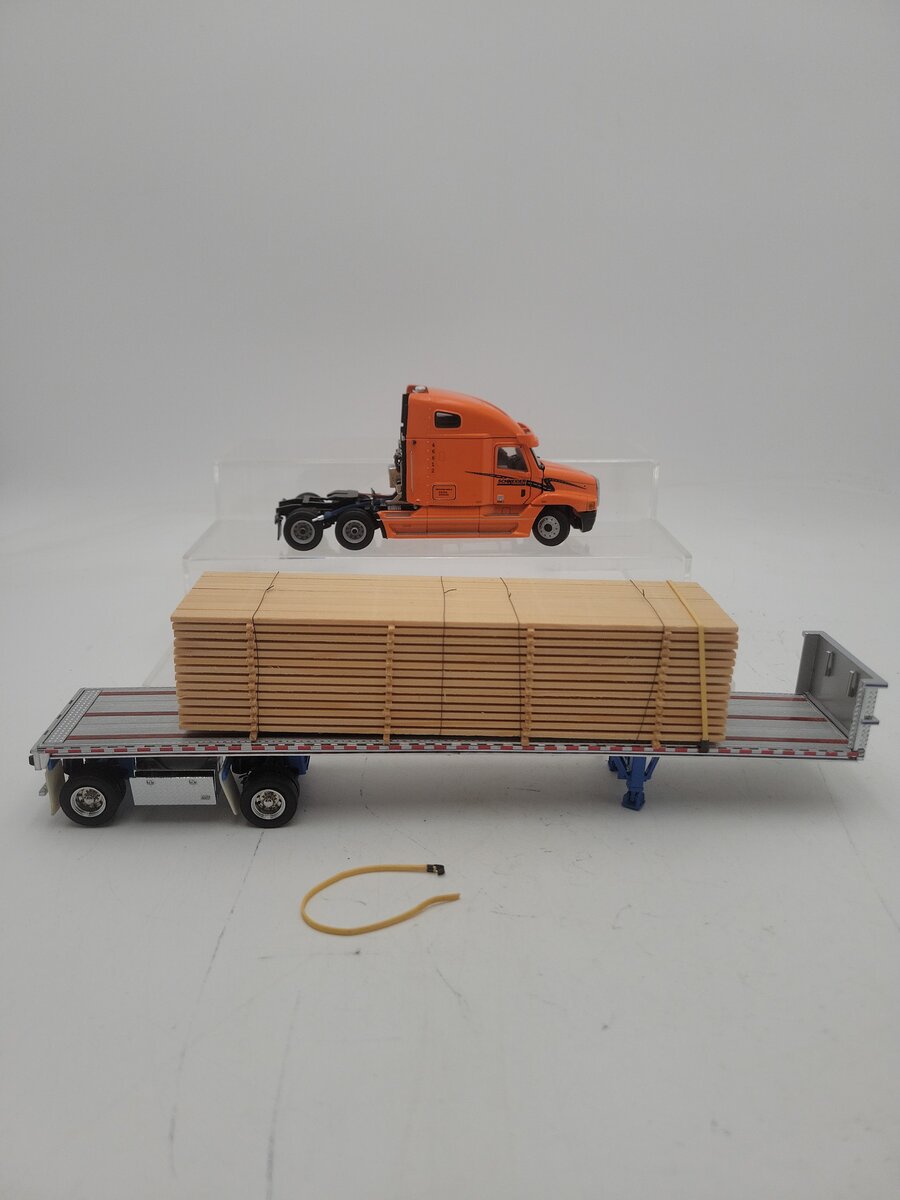 DHS 1:50 Scale Diecast Freightliner Century w/East Flatbed Trailer Schneider VG/Box