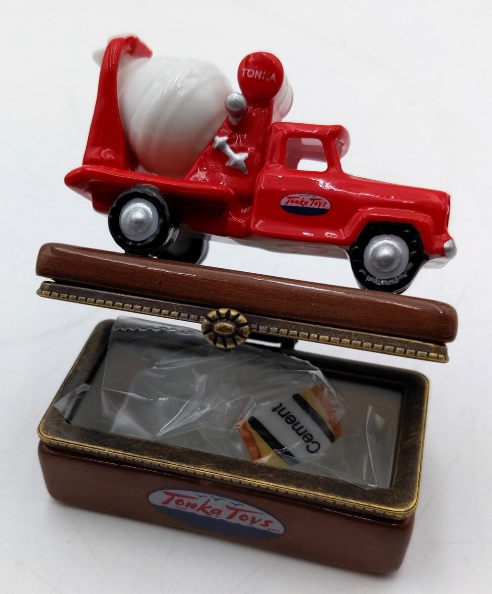 Midwest of Cannon Falls 1898 Retrospect Series LE Cement Truck w/ Bag PHB NIB