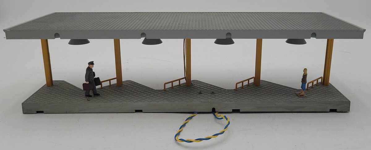 MTH 30-9071 O Scale Bus Station Dock