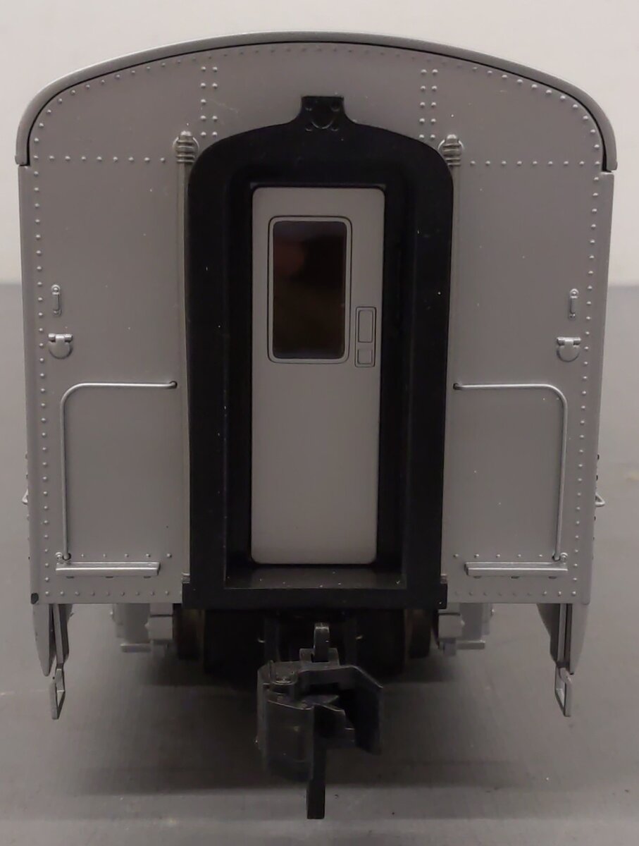 MTH 70-65016A G Scale Santa Fe 70' Streamlined Passenger Coach Car #2943 EX/Box