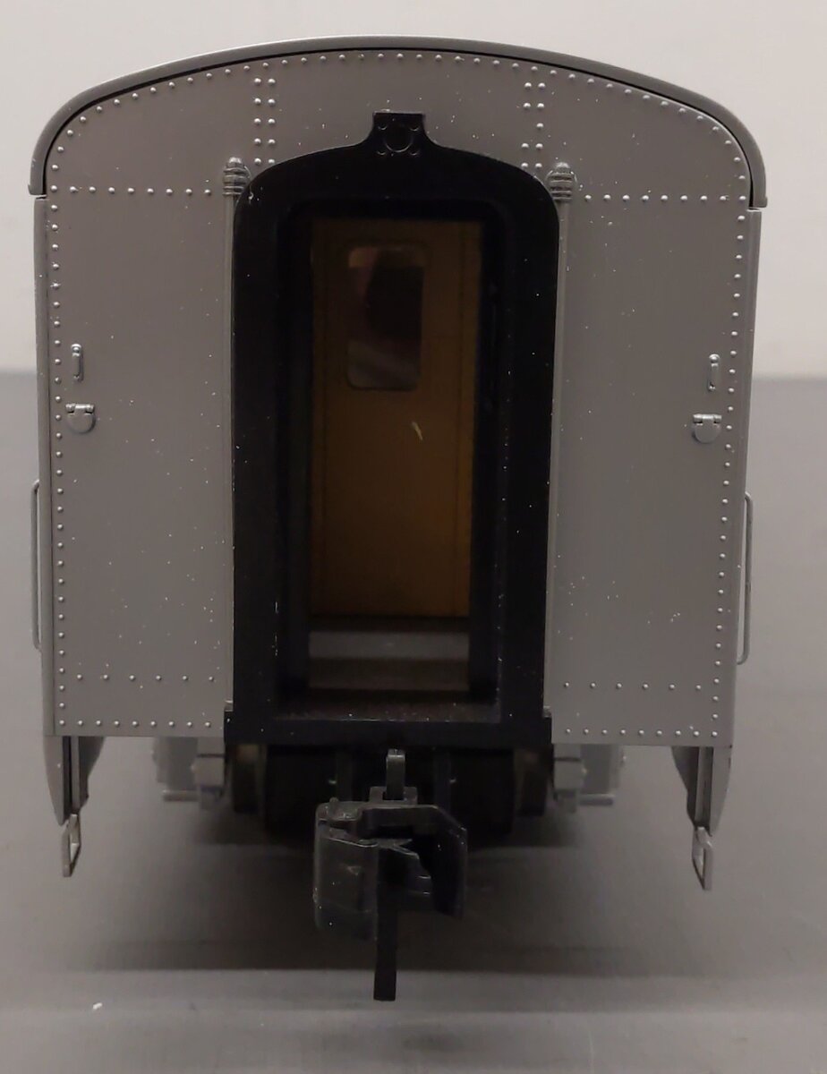 MTH 70-65016C G Scale Santa Fe 70' Streamlined Passenger Coach Car #2921 EX/Box