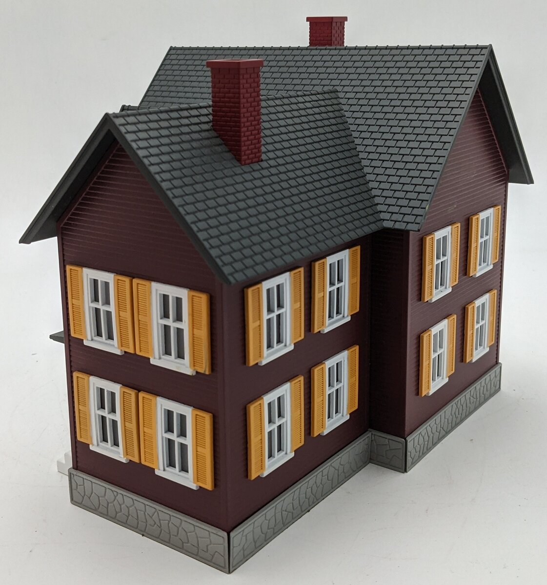MTH 30-90253 O Scale Farm House - Maroon w/ Yellow Shutters EX/Box