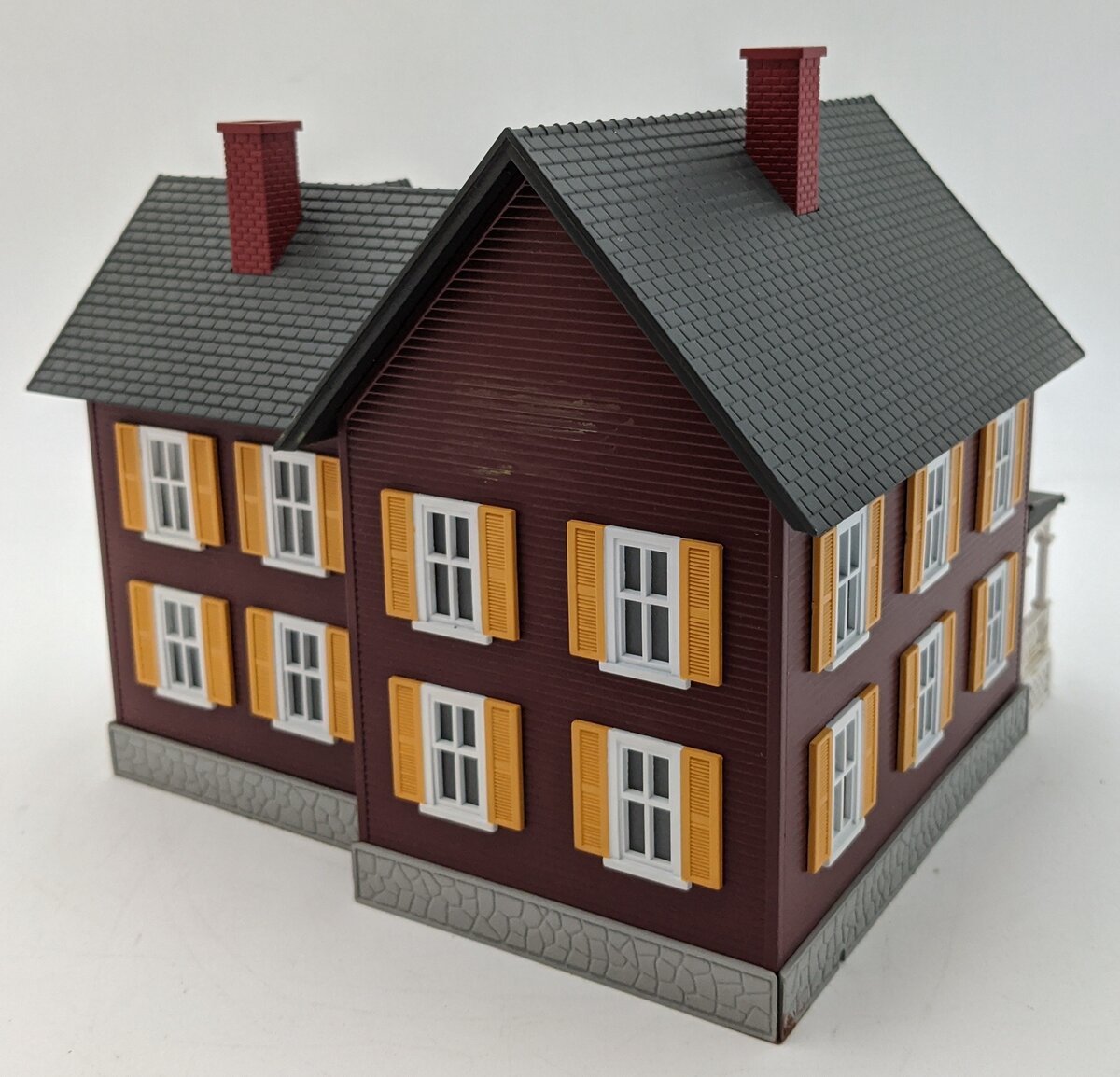 MTH 30-90253 O Scale Farm House - Maroon w/ Yellow Shutters EX/Box