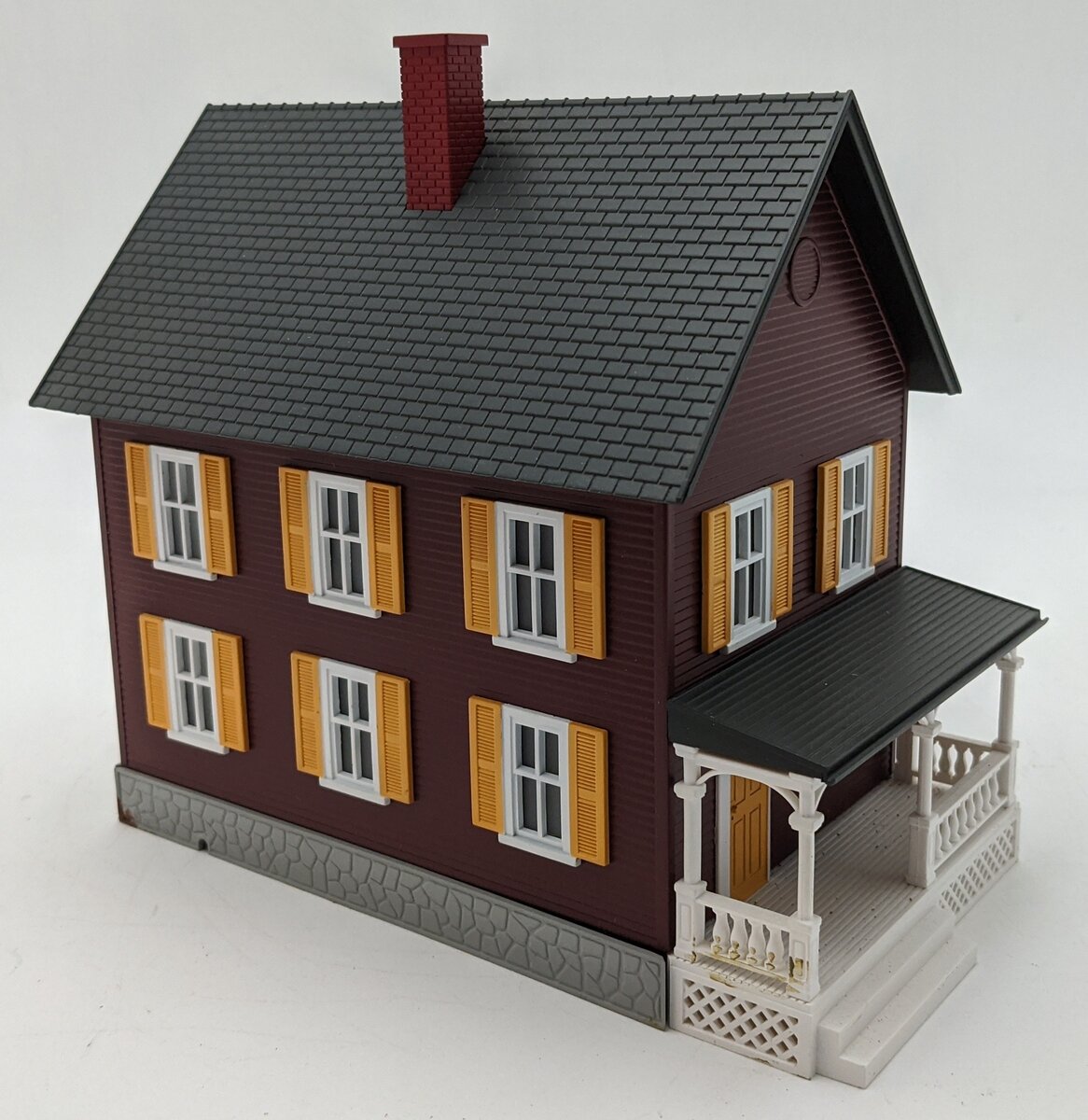 MTH 30-90253 O Scale Farm House - Maroon w/ Yellow Shutters EX/Box