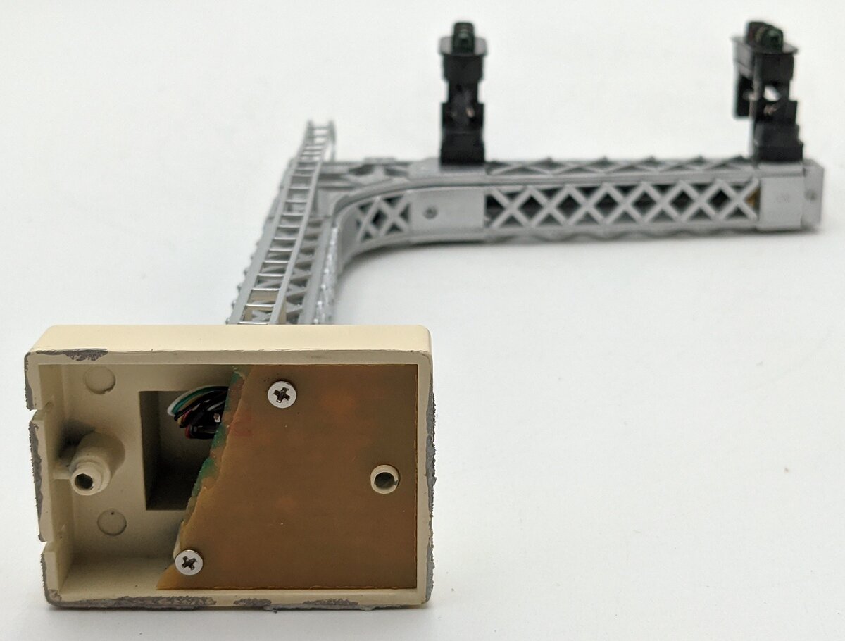 MTH 30-11009 O Scale RailKing Cantilevered Signal Bridge VG/Box