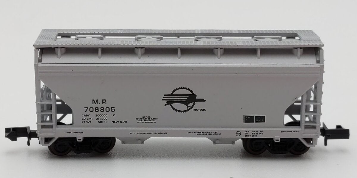 Atlas 3918 N Scale Missouri Pacific ACF 2-Bay Centerflow Covered Hopper #706805 EX/Box