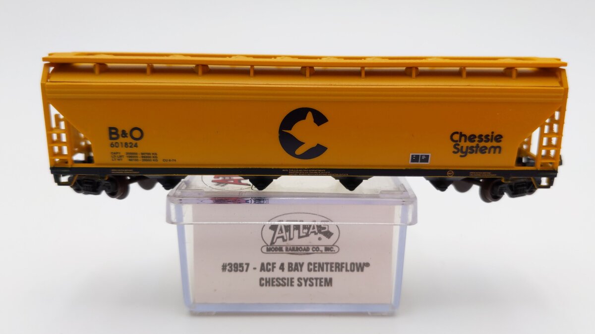 Atlas 3957 N Scale B&O Chessie System ACF Centerflow 4-Bay Hopper #601824 EX/Box