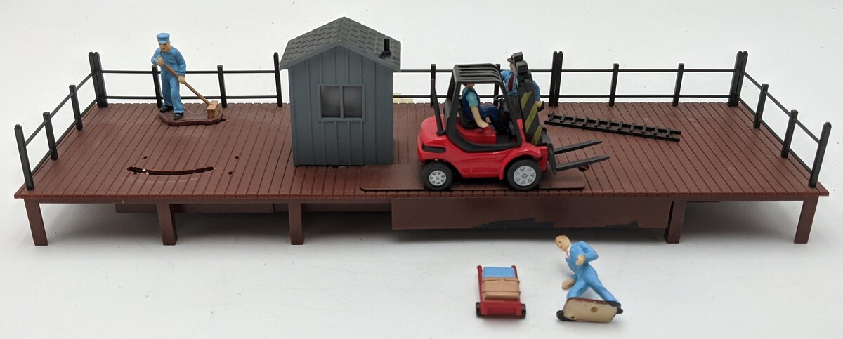 Lionel 6-21449 O Scale Operating Loading Platform without Car VG/Box