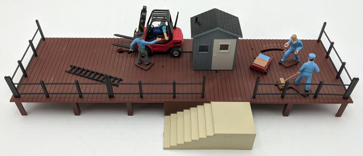 Lionel 6-21449 O Scale Operating Loading Platform without Car VG/Box