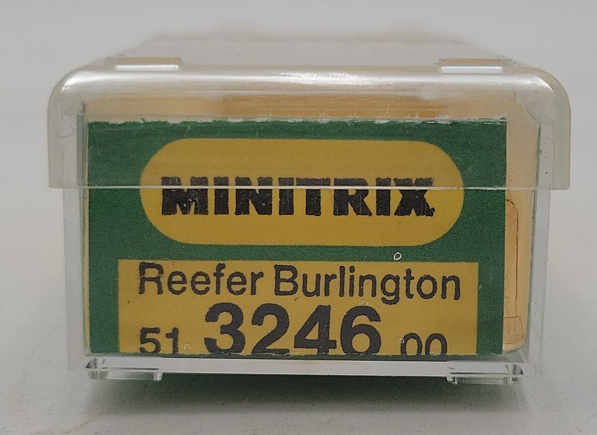 Minitrix 3246 N Scale Burlington Reefer Car #67170 LN/Box