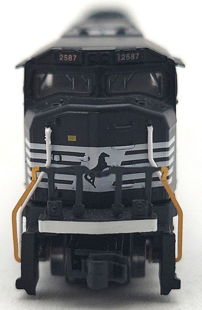 American Z-Line 6101 Z Scale Norfolk Southern SD70M Diesel Locomotive #2587 LN/Box
