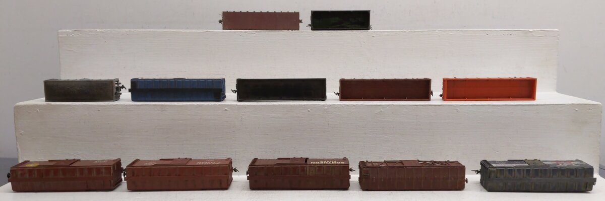 Rivarossi and Other HO Assorted Freight Cars [12]