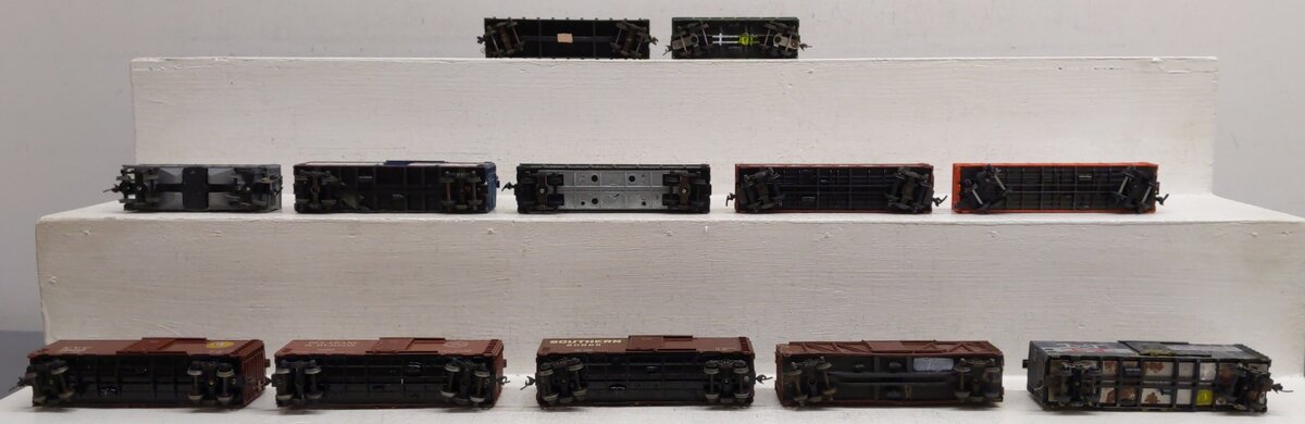 Rivarossi and Other HO Assorted Freight Cars [12]