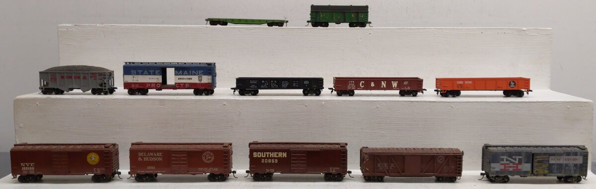 Rivarossi and Other HO Assorted Freight Cars [12]
