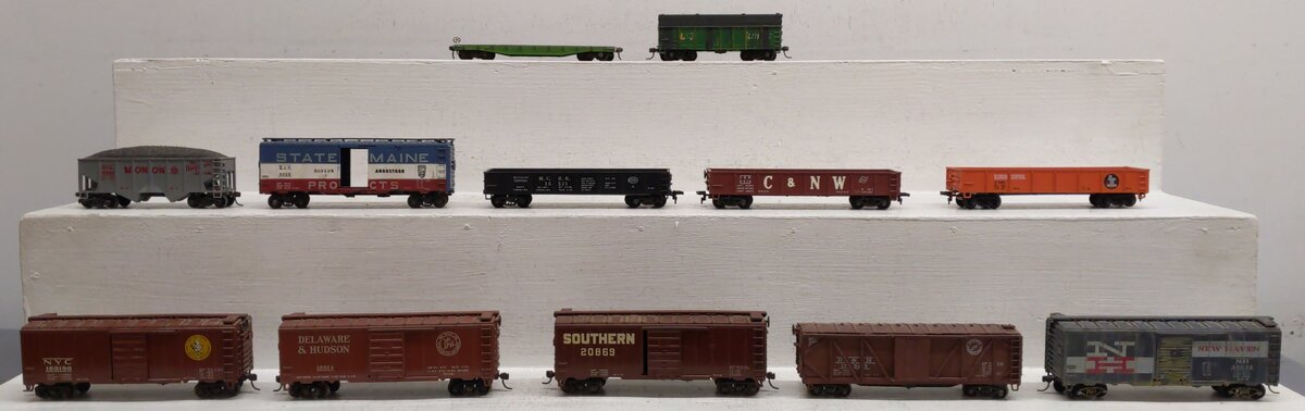 Rivarossi and Other HO Assorted Freight Cars [12]