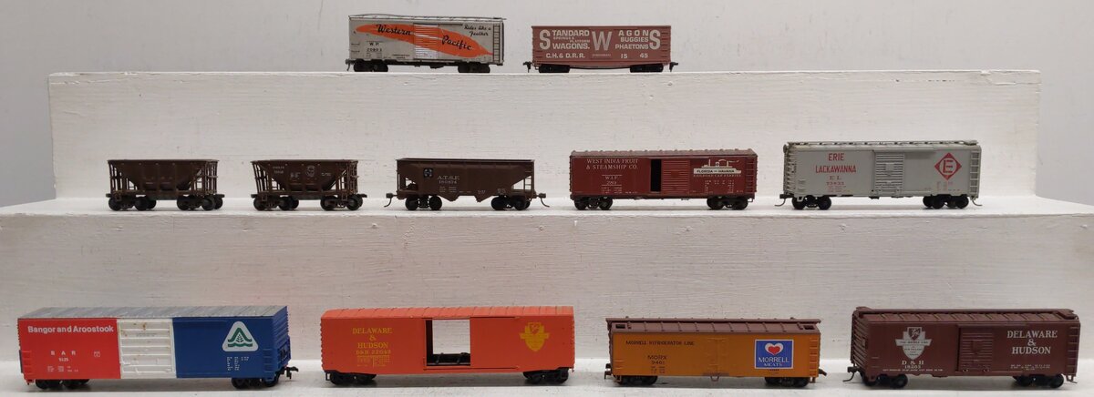 Life Like and Other HO Assorted Freight Cars [11]