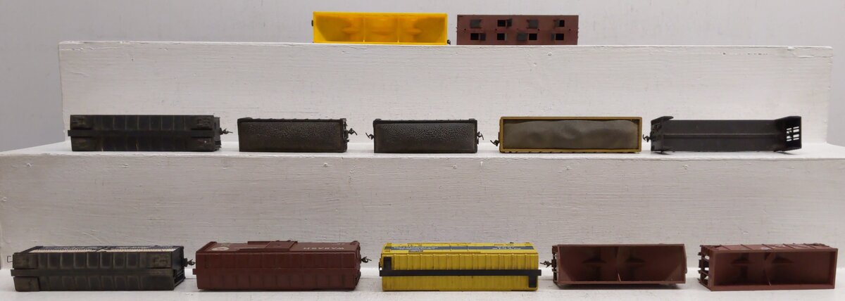 Mantua and Other HO Assorted Freight Cars [12]