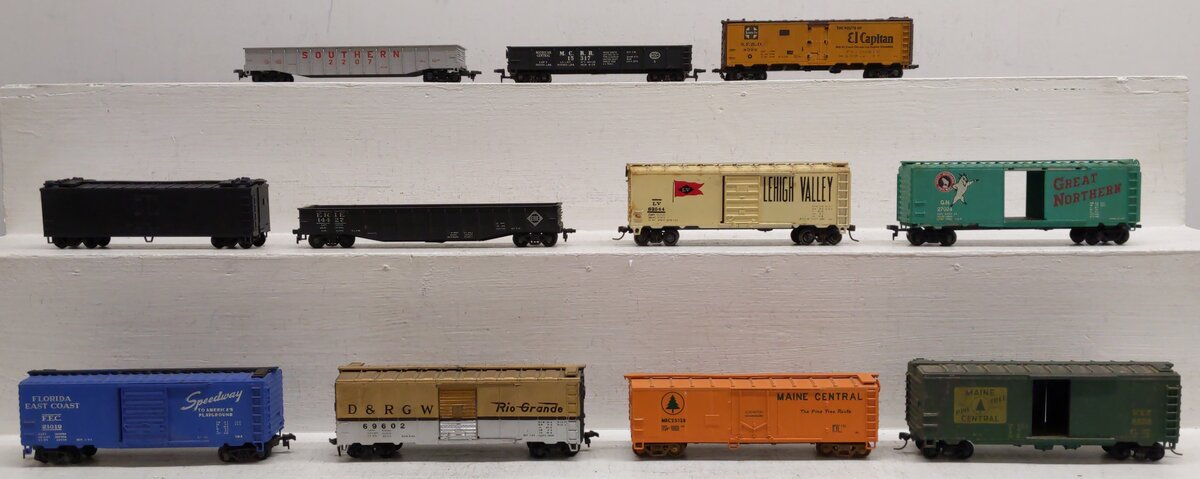 Varne and Other HO Assorted Freight Cars [11]