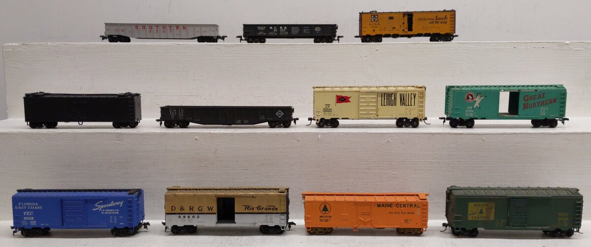 Varne and Other HO Assorted Freight Cars [11]
