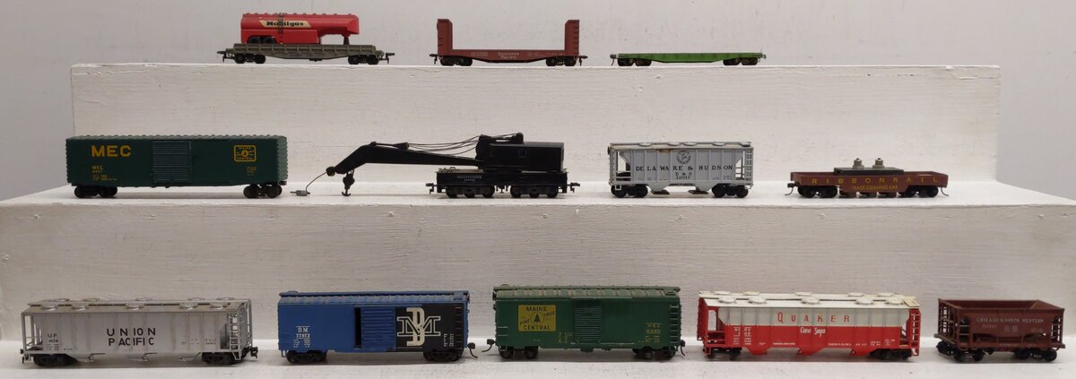 Rivarossi and Other HO Assorted Freight Cars [12]