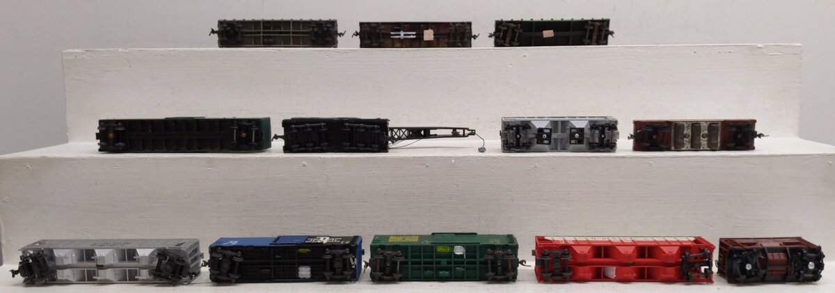 Rivarossi and Other HO Assorted Freight Cars [12]