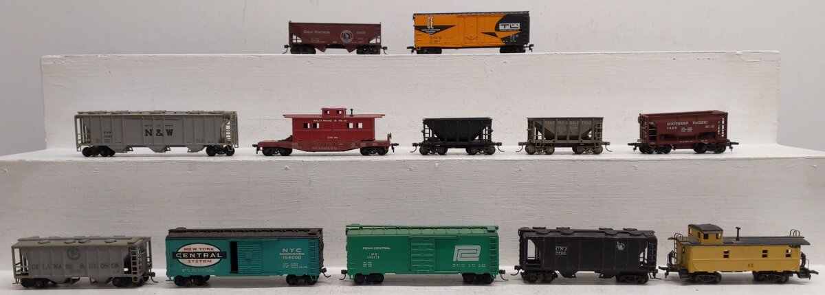 Rivarossi and Other HO Assorted Freight Cars [12]