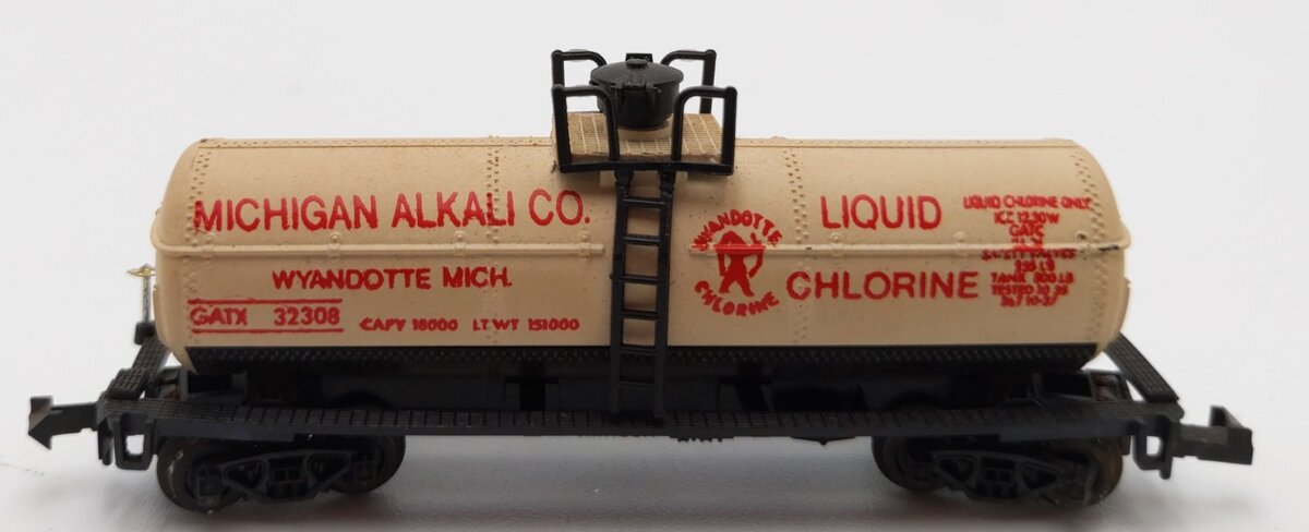 Minitrix 3292 N Scale Michigan Alkali Co. Tank Car #32308 LN/Box