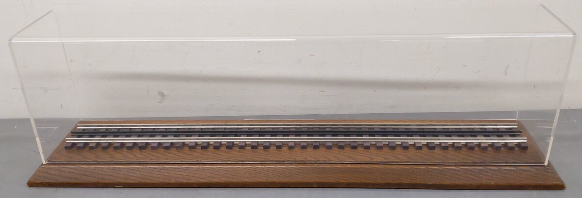 O Gauge Duluth, Missabe & Iron Range SD-18 Display Case EX