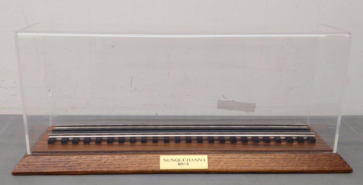 O Gauge Susquehanna RS-3 Display Case EX