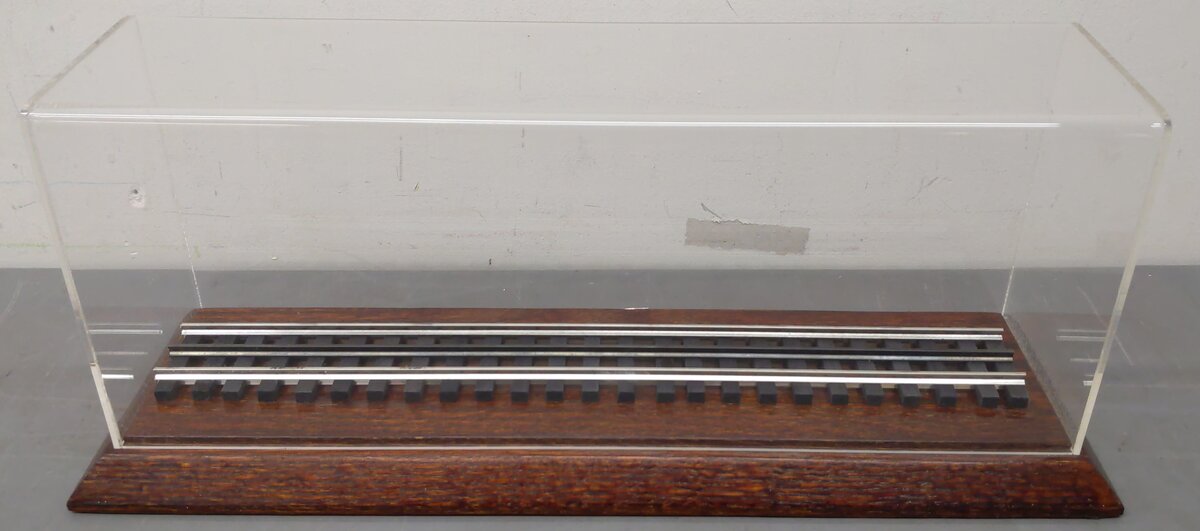 O Gauge Congressional GG1 by Lionel Display Case EX