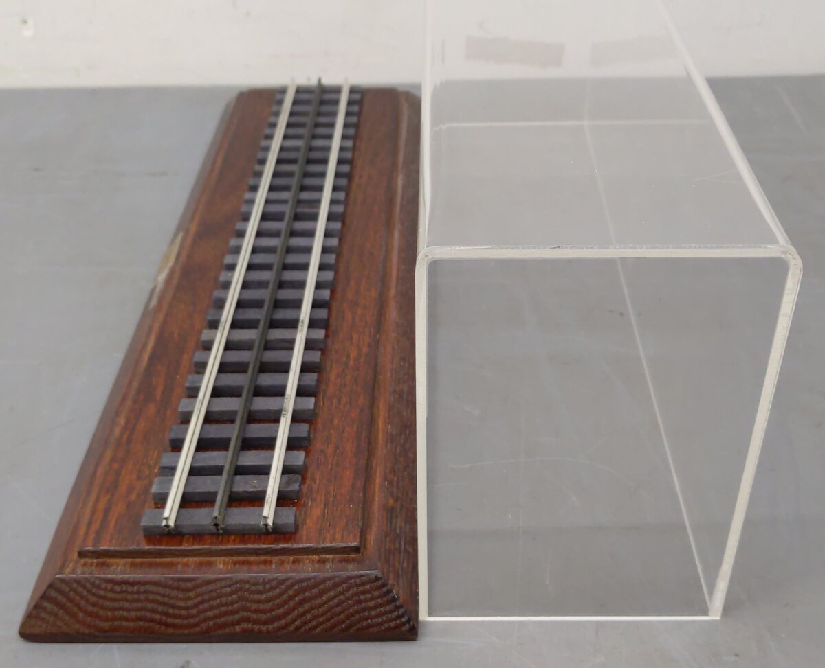 O Gauge Congressional GG1 by Lionel Display Case EX