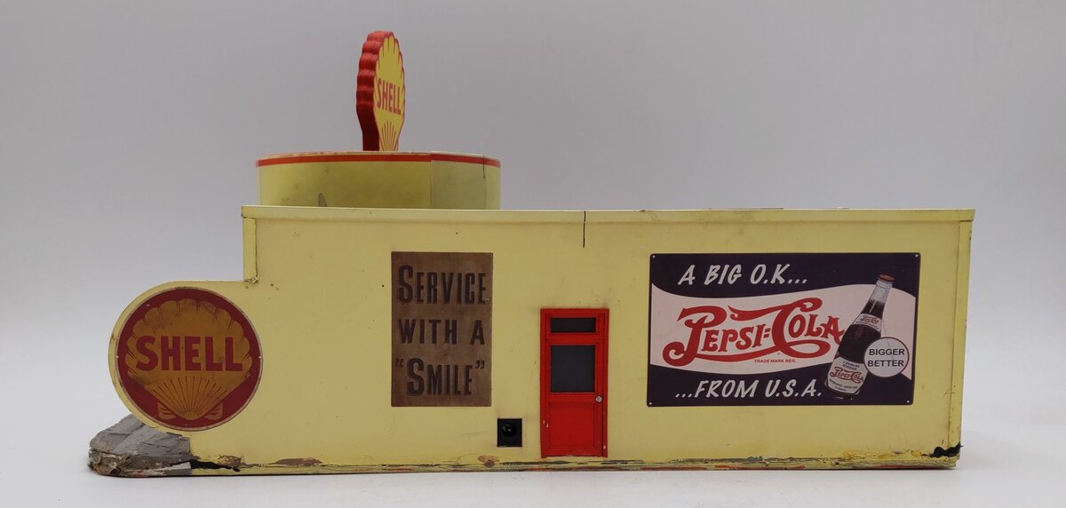 Menards 279-5017 HO Wally's Service Station Pre-Built W/3 Figures/Light Function/Box