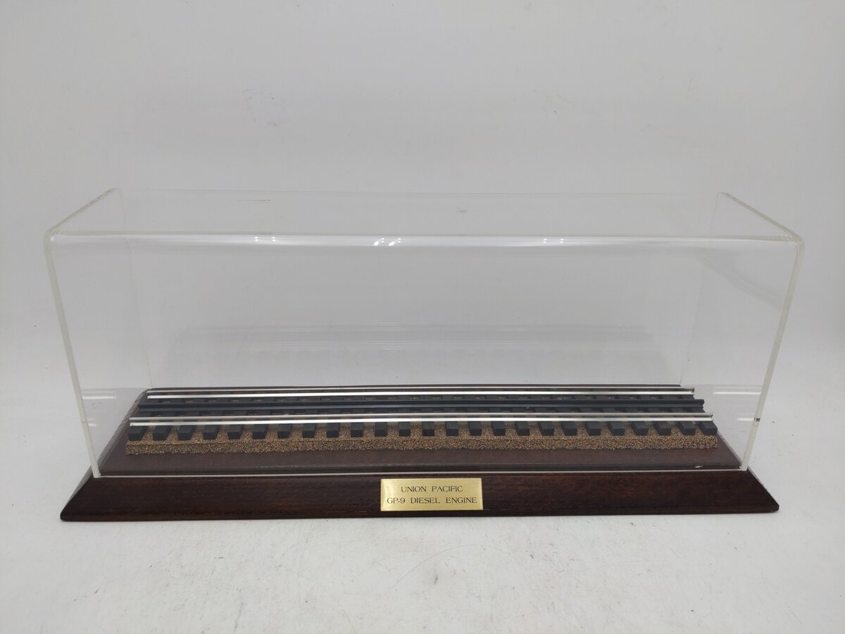 O Gauge Union Pacific GP-9 Diesel Engine Display Case EX