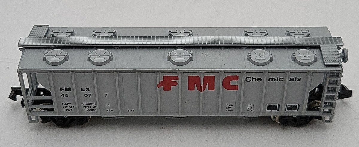 Con-Cor 0001-001766 N Scale FMC Chemicals 47' 3-Bay Covered Hopper #45077 LN/Box