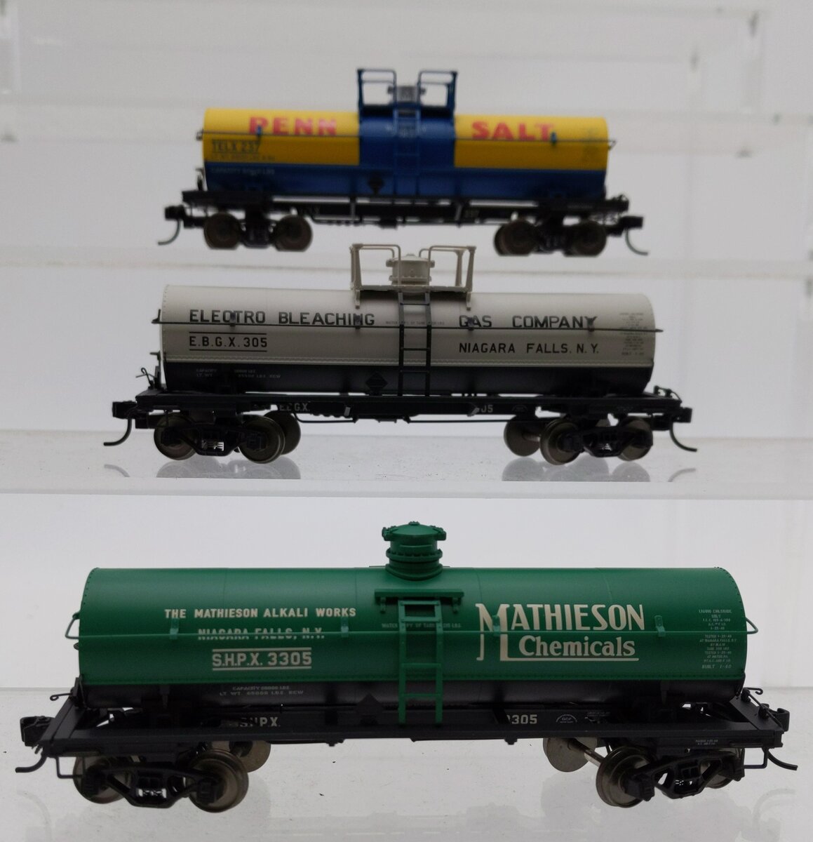 Trix 24908 HO Scale Matheison, Electro Bleaching, Penn Salt Single Dome Tank Car EX/Box