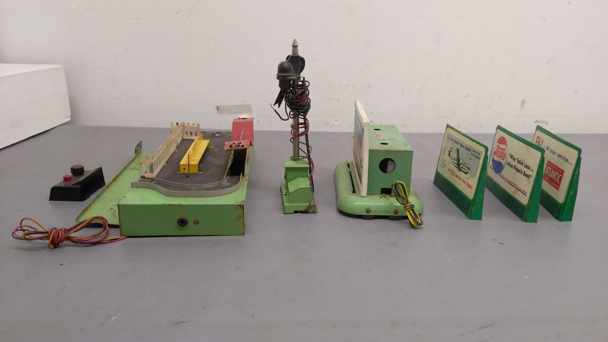 American Flyer & Skyline Models Vintage S Accessories 310-3, 561, 766, 761 (4) VG