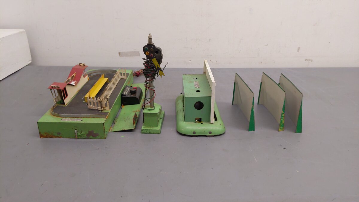 American Flyer & Skyline Models Vintage S Accessories 310-3, 561, 766, 761 (4) VG