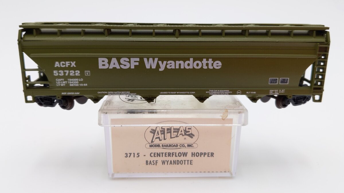 Atlas 3715 N Scale BASF ACF Centerflow 4 Bay Covered Hopper #53722 EX/Box
