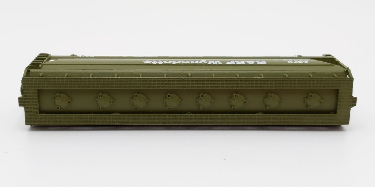 Atlas 3715 N Scale BASF ACF Centerflow 4 Bay Covered Hopper #53722 EX/Box