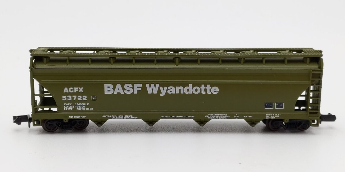 Atlas 3715 N Scale BASF ACF Centerflow 4 Bay Covered Hopper #53722 EX/Box