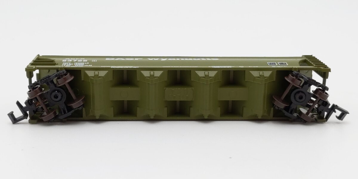 Atlas 3715 N Scale BASF ACF Centerflow 4 Bay Covered Hopper #53722 EX/Box