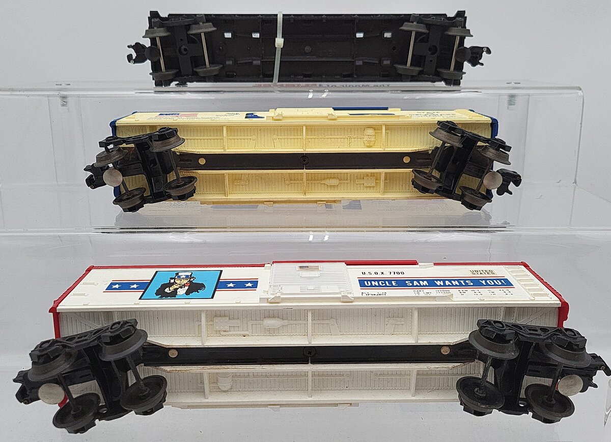 Lionel O Gauge Assorted Freight Cars: 52099, 7601, 7700 [3] VG