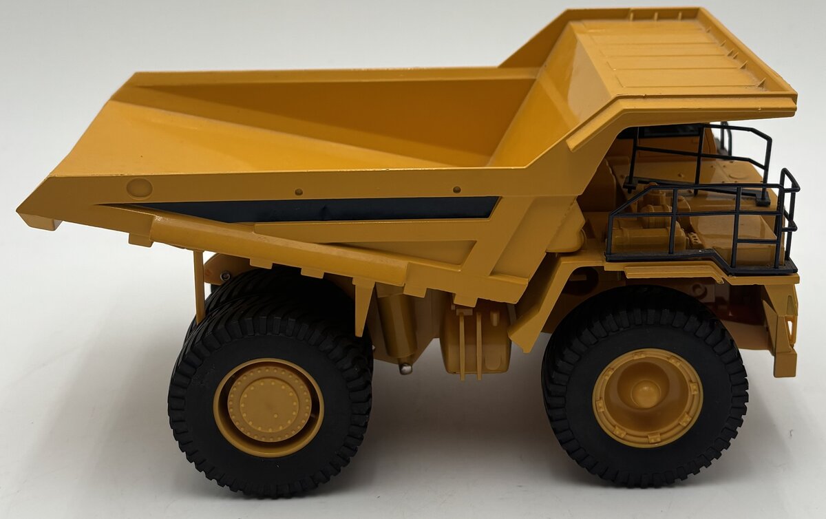 Shinsei 1:45 Komatsu HD785 Dump Truck EX/Box