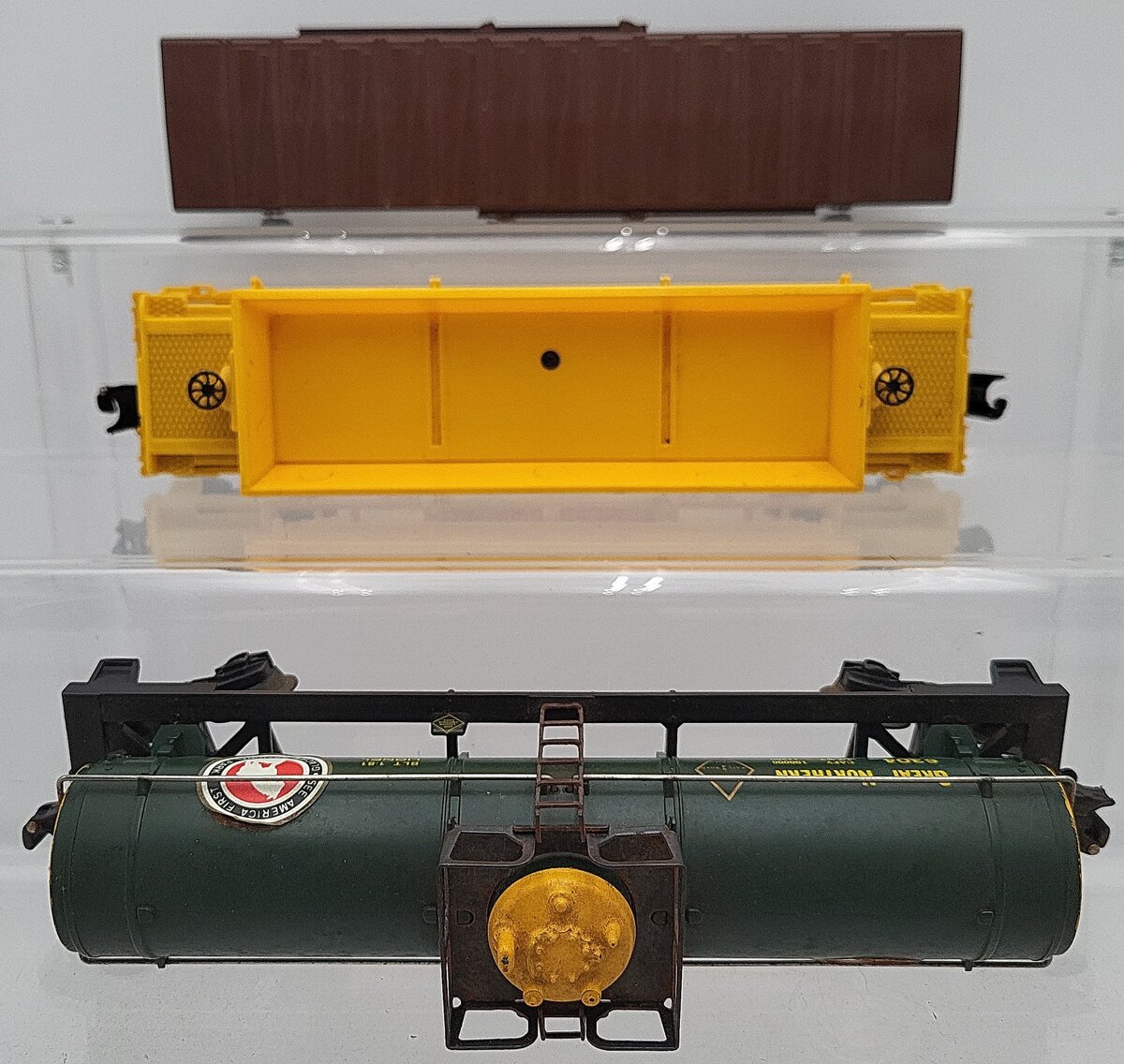 Lionel O Gauge Assorted Freight Cars: 6304, 9311, 19599 [3] VG