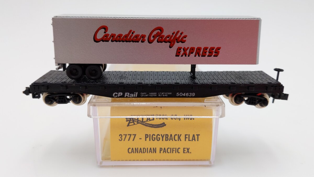 Atlas 3777 N Scale CP Rail Flat Cat w/ 40' Trailer #504639 EX/Box