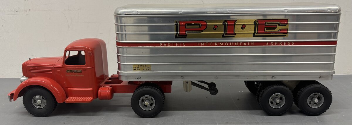 Smith Miller 1:16 DieCast MACK Semi Tractor w/P.I.E. Trailer VG