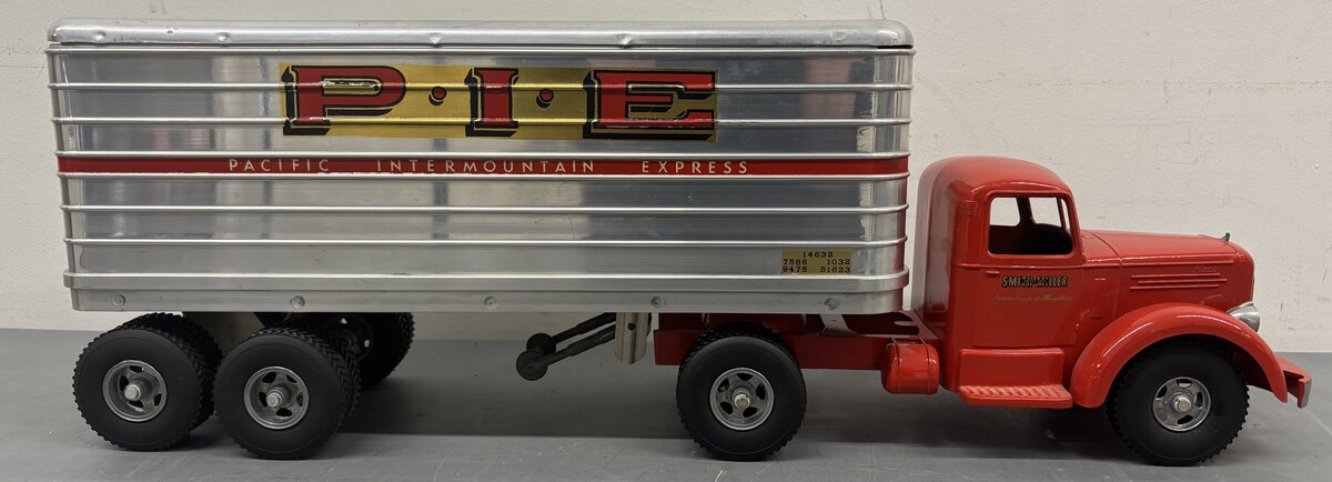 Smith Miller 1:16 DieCast MACK Semi Tractor w/P.I.E. Trailer VG