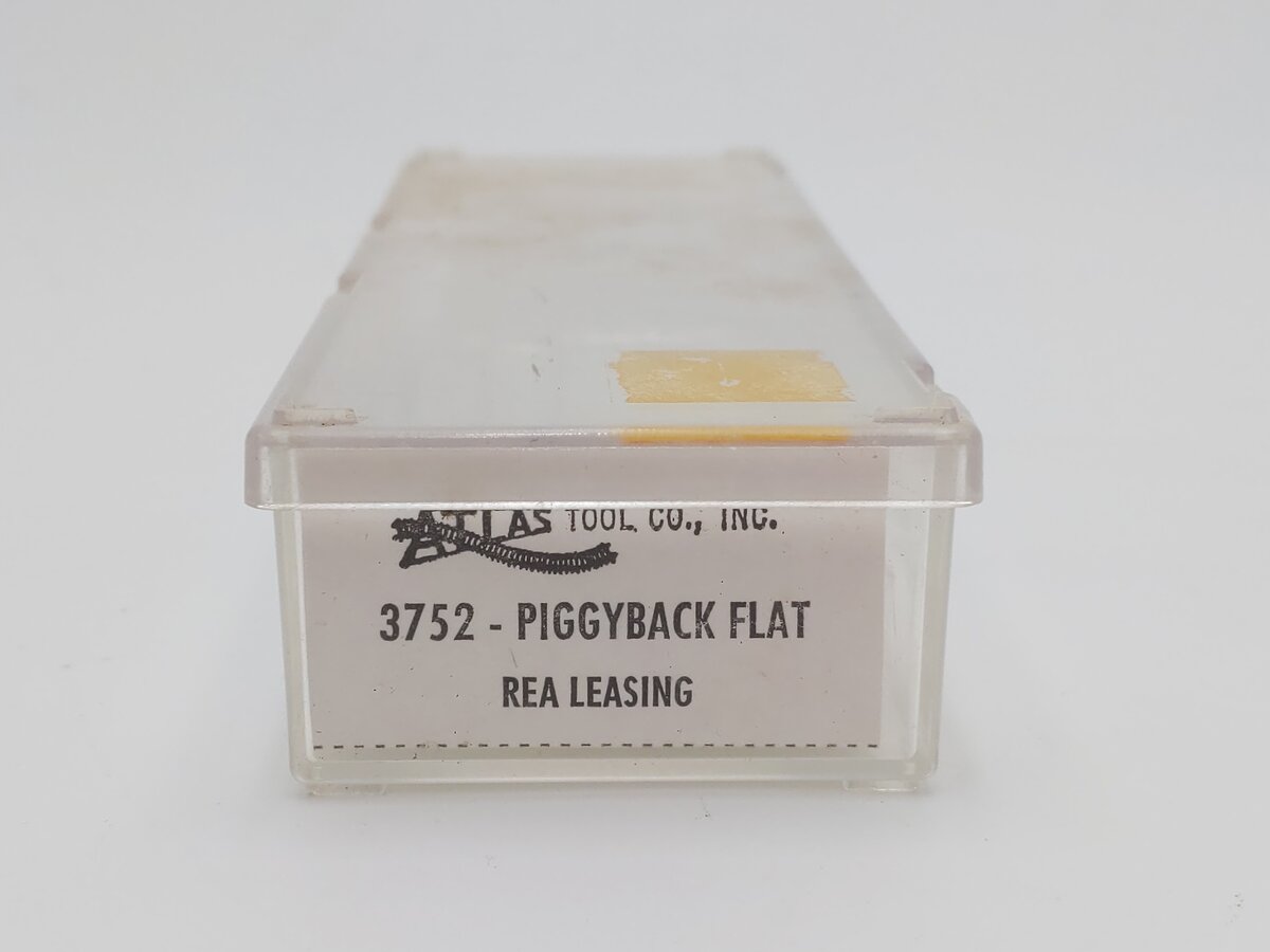 Atlas 3752 N Scale REA Leasing Piggyback Flat Car w/ two 24' Trailers #475458 EX/Box