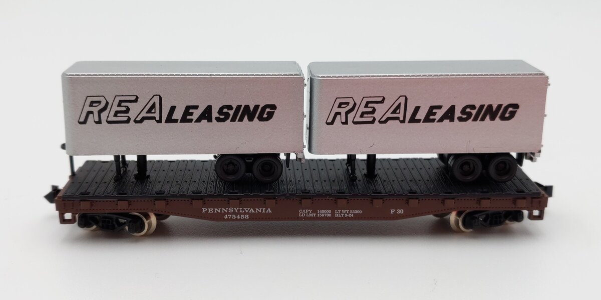Atlas 3752 N Scale REA Leasing Piggyback Flat Car w/ two 24' Trailers #475458 EX/Box